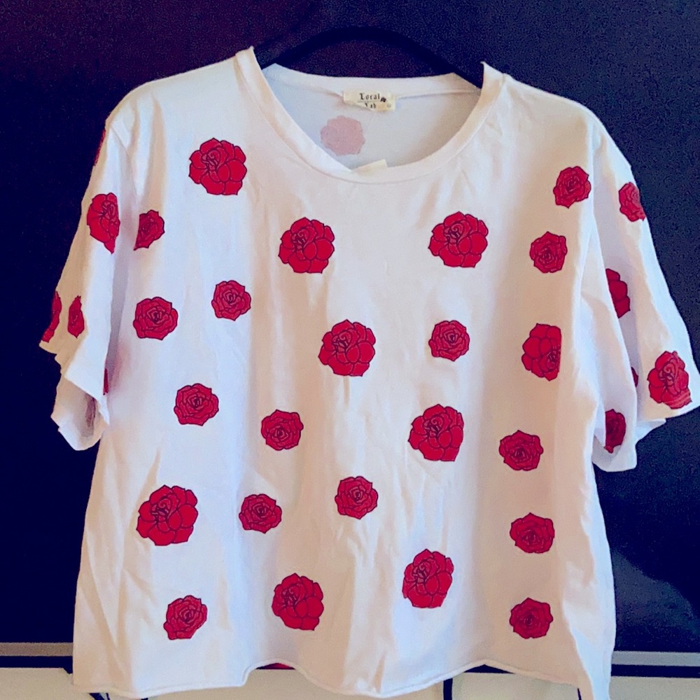 WHITE TOP RED ROSE PRINT CROP T-SHIRT RELAX FIT